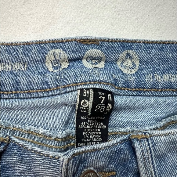 Rewash High Rise Distressed Jeans - Picture 6 of 8
